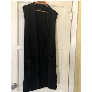Ann Taylor long, sleeveless jacket w/ pockets